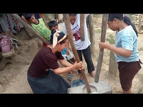 pagbayo|Pagbayo ng palay in English with contextual examples .